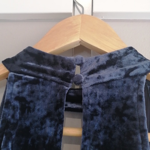 AE Crushed Velvet Cold Shoulder Navy Blue Top NWOT - Picture 8 of 8